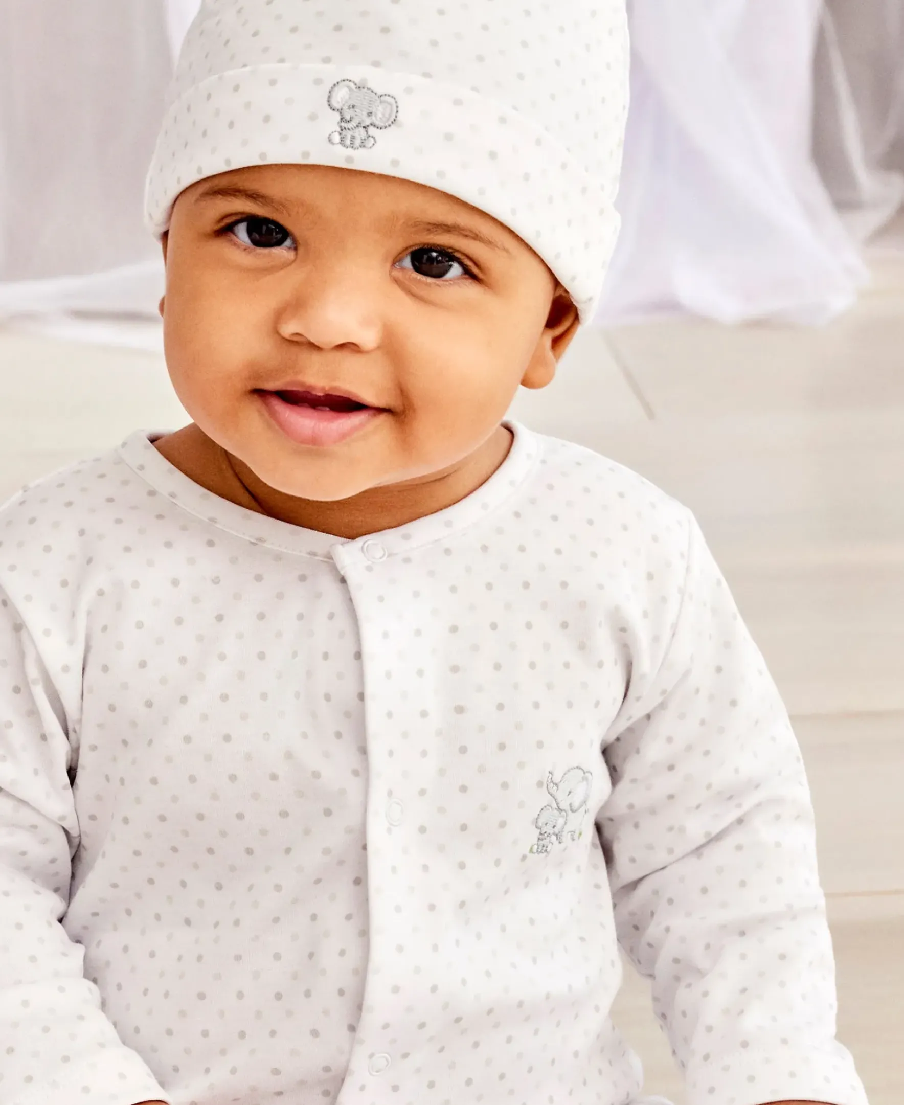 Kissy Kissy Baby Jungle Playdate Knotted Dot Hat> Hats